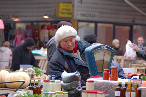 Woman at food market in Riga, Latvia.: Photo credits: Jakob Granit, SIWI.